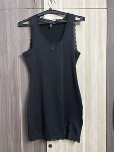 19 H&amp;M Lace Detailed Dress
