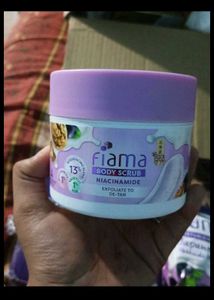 Fiama Japanese Hokkaido Milk Body Scrub