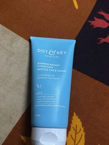 DOT & KEY Barrier Repair Gentle Face Wash