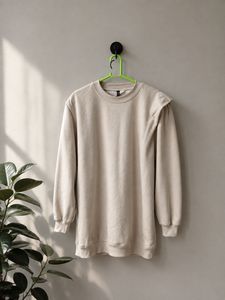 oversized cream/off-white sweatshirt