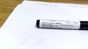 Avon Kajal Eyeliner Pencil - Deep Plum