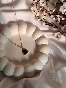 Random 1 chain pendant
