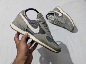Nike Vintage Style Sneakers