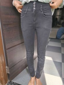 High-Waisted Charcoal black. Skinny Jeans