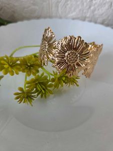 Trendy adjustable bracelete
