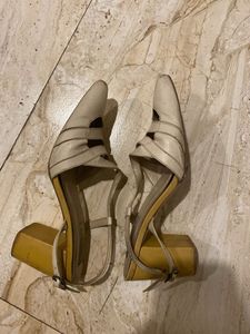 Elegant Beige Pointed Toe Slingbacks