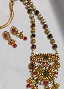 Stunning Gold Tone Necklace &amp; Earrings Set