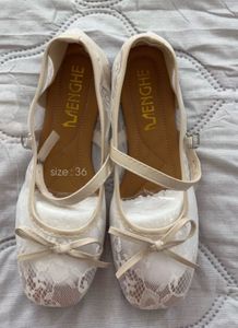 Elegant White Lace Ballet Flats
