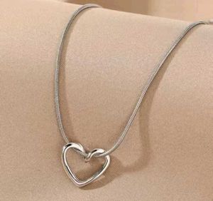239.Elegant Silver Heart Necklace