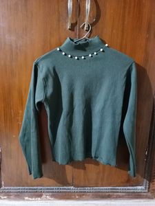 Crop Top With Pearl High Neck
