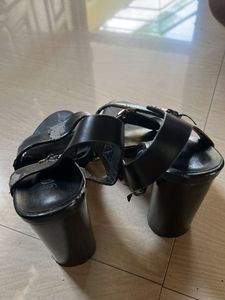 Chic Black Platform Heels