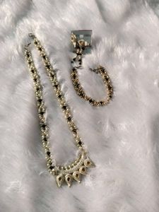Elegant Beaded Jewelry Set with bracelet