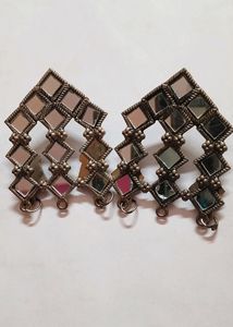 Jhumka (Earings)...