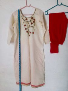 Very V,Beautiful Cream Kurta And Red Legging