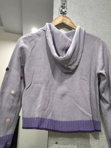 Beautiful Sweater With Cap And Zip