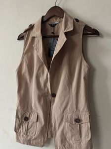 sleeveless outerwear