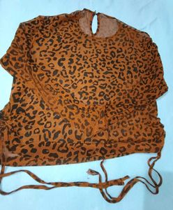 Chic Leopard Print Top
