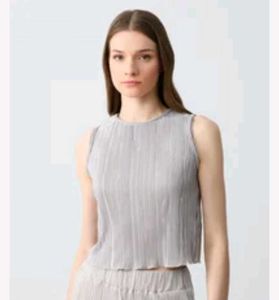 Pleated Sleeveless Crop Top