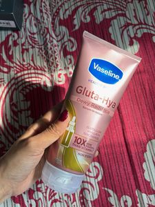 UNUSED NEW Vaseline Gluta-Hya Dewy Radiance