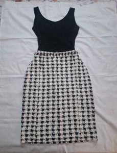 Chic Houndstooth Sheath skirt