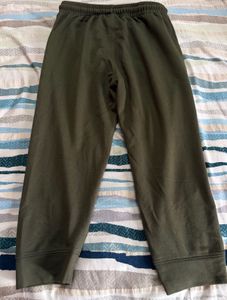 Women’s olive green 3/4 Joggers