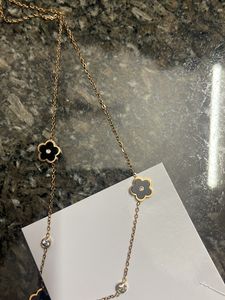 INARI MINIMALIST EVERYDAY NECK PIECE