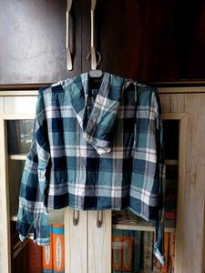 Checkered loose Crop Shirt with Hoodie