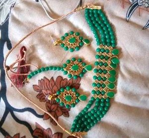 Necklace choker &amp; earrings Jewellery set..