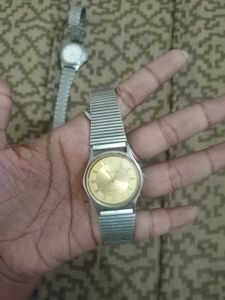 Vintage action quartz watch