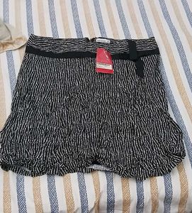 Chic Black & White Patterned Skirt