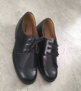 Black Formal Lace-Up Shoes – Classic &amp; Simple