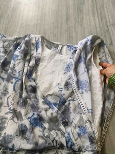 Blue &amp; White Floral Print Top