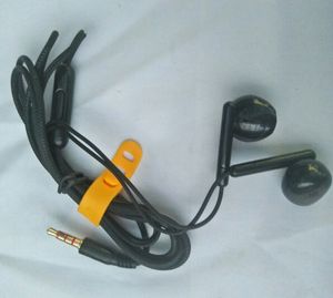 Earphones /earbuds