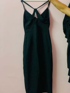 Chic Black Criss-Cross Strap Midi Dress