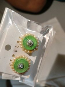 Green Round Stud Earrings with Pearls