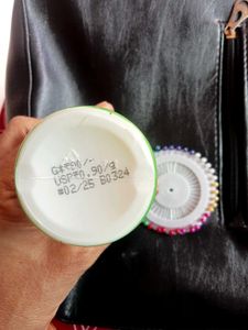 Combo - POND'S powder + Sewing pins.