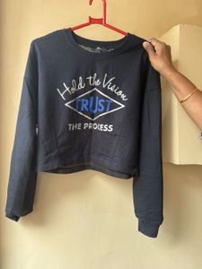 Stylish Cropped Sweatshirt
