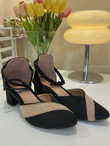 ✨Chic Black & Tan Block Heels