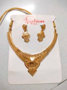 Elegant Gold-Tone Necklace &amp; Earring Set