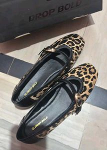 Chic Leopard Print Ballet Flats