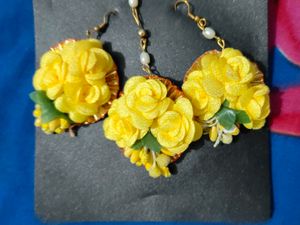Yellow Floral Maang Tikka Set