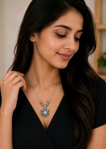 Vintage Flower Pendant Necklace