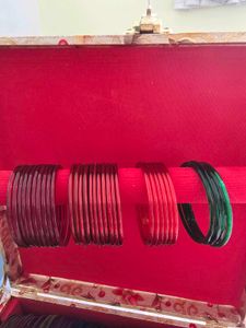 31 pcs Glass Bangles Combo- Red & Green ⁃