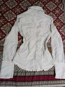 woman Striped fitted Button-Down Shirt