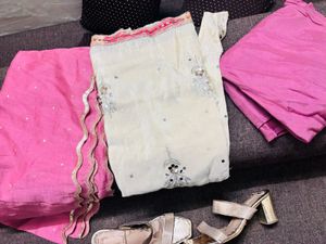 Elegant Kurta Set with Dupatta and Heels
