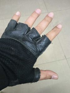 Black Two Wheeler Hand Gloves With Wrist Band