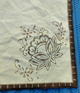 🪶 Premium Embroidered scarf