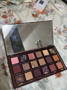 Huda Beauty Naughty Nude Eyeshadow Palette