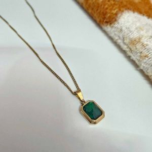 Elegant Emerald Pendant Necklace