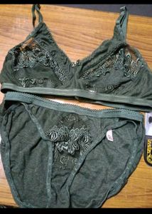 Lace Trimmed Bra and Panty Set